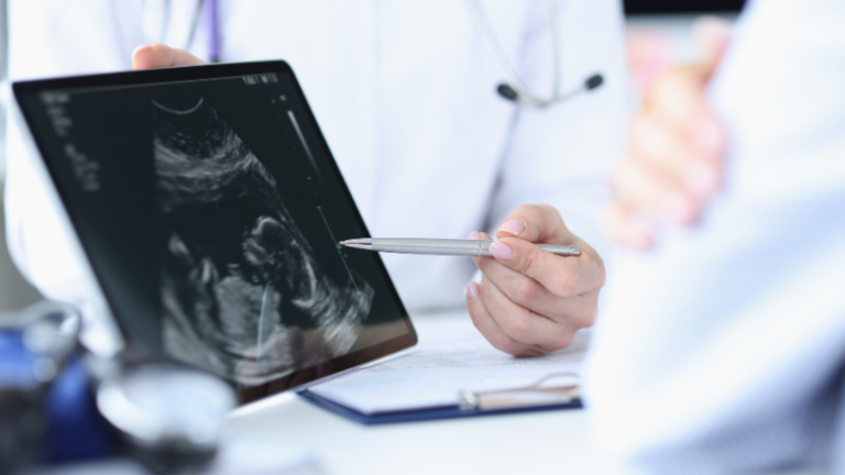 Dra. Thaline Neves aborda as tecnologias avançadas em medicina fetal, discutindo seus benefícios e cuidados para a vida intrauterina.