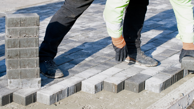 Como escolher espessura e formato do paver conforme uso e solicitação? Entenda os critérios técnicos que garantem desempenho e durabilidade com a análise de Valderci Malagosini Machado.